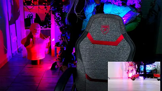 Snapshot of MonicaMaxwel chatting on 11-07-25, 10:26 MonicaMaxwel online show from 11-07-25, 10:26