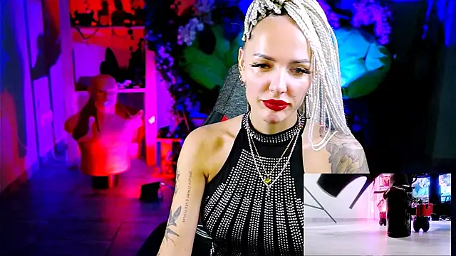 Snapshot of MonicaMaxwel chatting on 11-09-25, 11:08 MonicaMaxwel online show from 11-09-25, 11:08