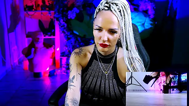 Snapshot of MonicaMaxwel chatting on 11-13-25, 10:58 MonicaMaxwel online show from 11-13-25, 10:58