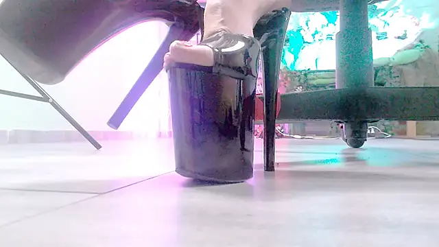 MonicaMaxwel online show from 12-19-25, 10:55