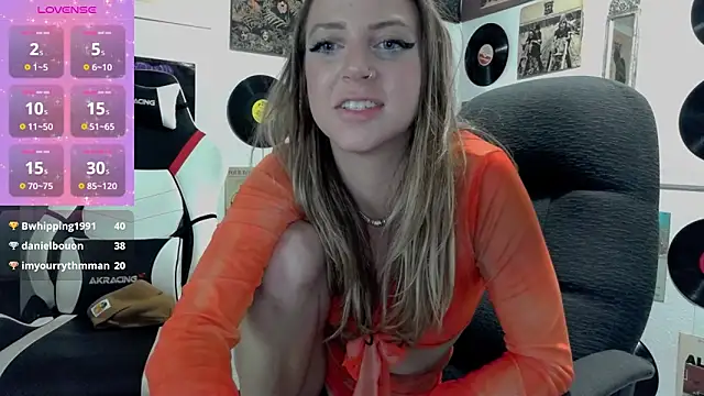 Snapshot of molly_witha_chance chatting on 01-18-25, 03:27 molly witha chance online show from 01-18-25, 03:27