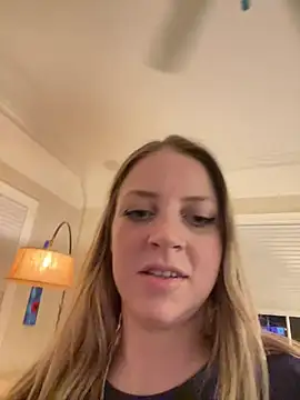 Snapshot of molly_witha_chance chatting on 01-31-25, 12:06 molly witha chance online show from 01-31-25, 12:06