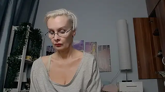 HelgaHimmell online show from 01-22-25, 01:42