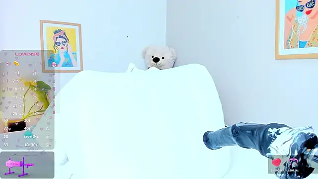 jasminnee  online show from 04-21-26, 01:39