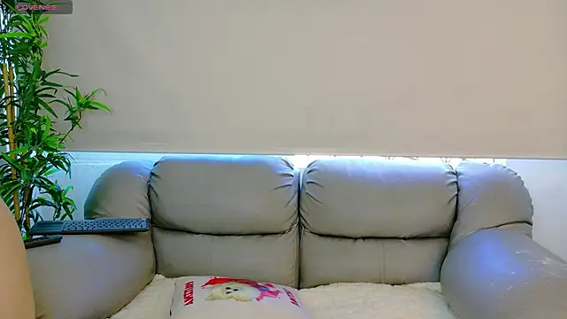 bellacarolainnn online show from 04-24-26, 08:22