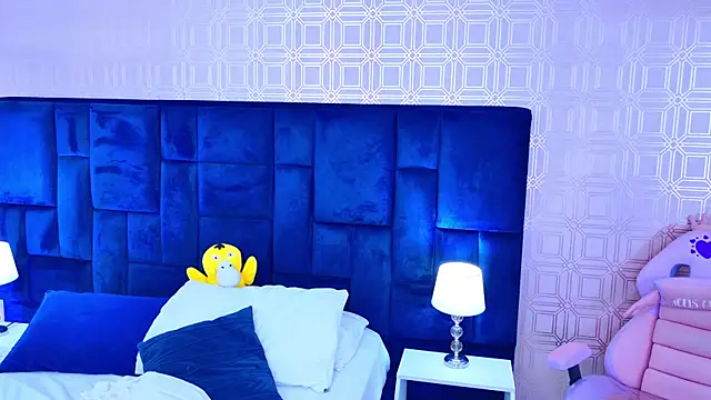 LexaDeRusso online show from 04-27-26, 07:45