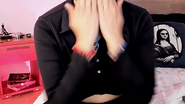 Snapshot of YenniferCurly chatting on 02-07-25, 12:06 YenniferCurly online show from 02-07-25, 12:06