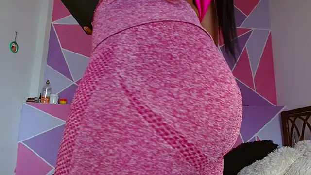 Snapshot of ebony_alika1 chatting on 12-12-24, 05:04 ebony alika1 online show from 12-12-24, 05:04