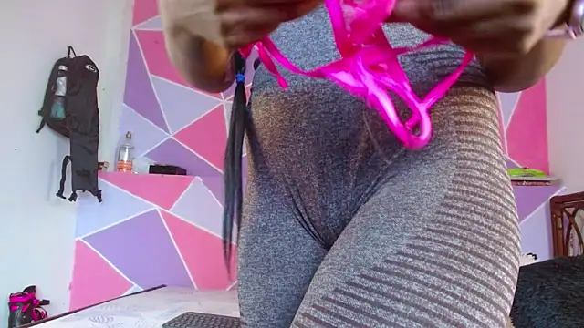 Snapshot of ebony_alika1 chatting on 02-11-25, 01:09 ebony alika1 online show from 02-11-25, 01:09