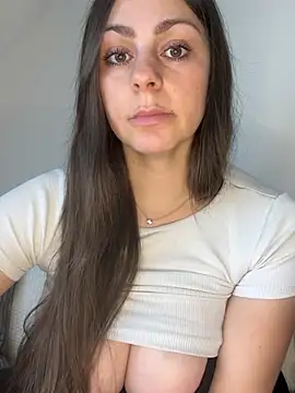 Snapshot of Loella-Rose chatting on 06-14-26, 11:01 Loella-Rose online show from 06-14-26, 11:01