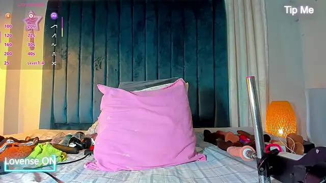 Snapshot of blondehorny69 chatting on 09-10-25, 07:03 blondehorny69 online show from 09-10-25, 07:03