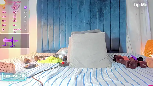 Snapshot of blondehorny69 chatting on 09-23-25, 07:39 blondehorny69 online show from 09-23-25, 07:39