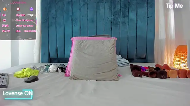 Snapshot of blondehorny69 chatting on 10-09-25, 07:34 blondehorny69 online show from 10-09-25, 07:34