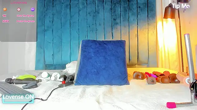 Snapshot of blondehorny69 chatting on 11-01-25, 07:27 blondehorny69 online show from 11-01-25, 07:27