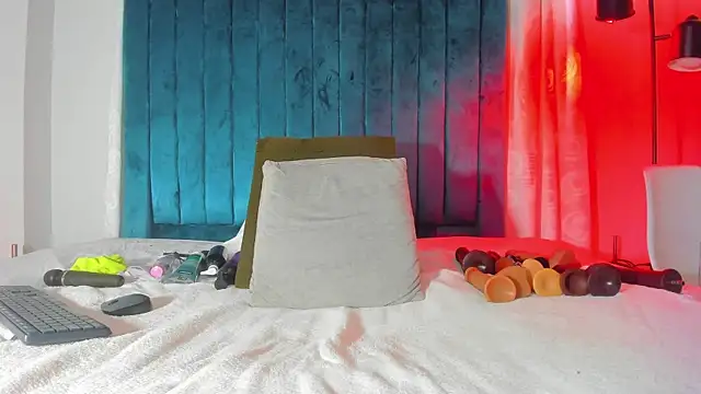 Snapshot of blondehorny69 chatting on 11-24-25, 07:24 blondehorny69 online show from 11-24-25, 07:24