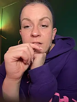 quinnmariexo online show from 03-12-26, 09:21