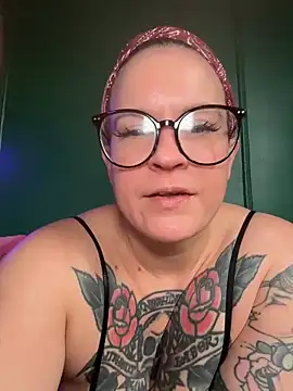 Snapshot of quinnmariexo chatting on 06-19-26, 03:38 quinnmariexo online show from 06-19-26, 03:38