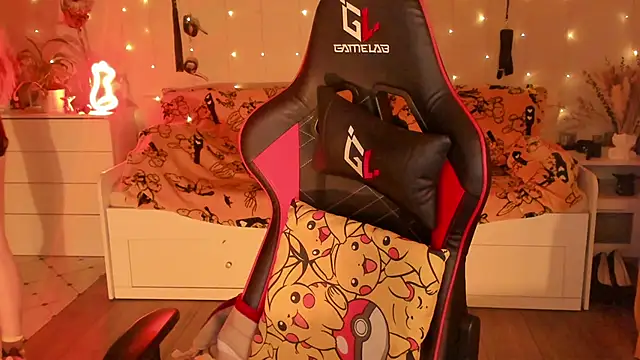 Snapshot of desperatehousewife__ chatting on 11-17-25, 12:49 desperatehousewife online show from 11-17-25, 12:49