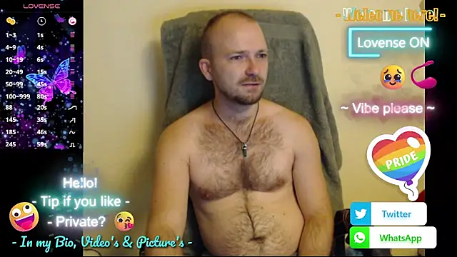 Snapshot of RealManHaveHairy chatting on 10-08-25, 04:15 RealManHaveHairy online show from 10-08-25, 04:15
