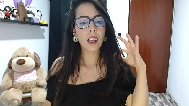 Snapshot of ella_peck chatting on 02-14-25, 03:00 ella peck online show from 02-14-25, 03:00