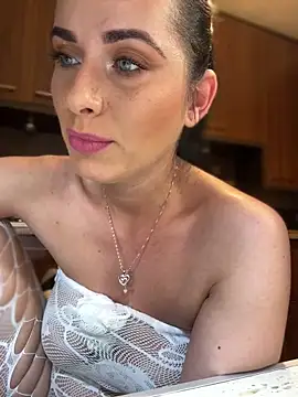 Hotmomcheckk  online show from 01-03-25, 04:55