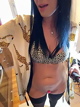 Hotmomcheckk  online show from 11-04-25, 11:31