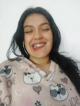 Snapshot of Sophie-hatter chatting on 01-05-25, 09:57 Sophie-hatter online show from 01-05-25, 09:57