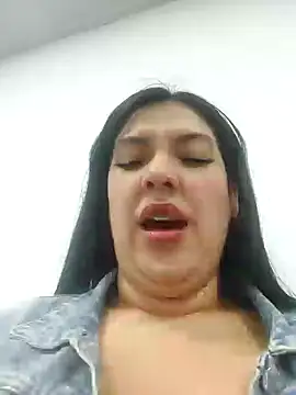 Snapshot of Sophie-hatter chatting on 01-24-25, 09:15 Sophie-hatter online show from 01-24-25, 09:15