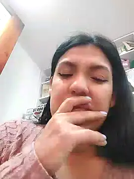 Snapshot of Sophie-hatter chatting on 02-06-25, 06:24 Sophie-hatter online show from 02-06-25, 06:24