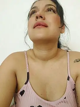 Snapshot of Sophie-hatter chatting on 02-16-25, 04:53 Sophie-hatter online show from 02-16-25, 04:53