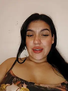 Snapshot of Sophie-hatter chatting on 03-05-25, 09:37 Sophie-hatter online show from 03-05-25, 09:37