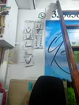 Snapshot of Sophie-hatter chatting on 03-20-25, 07:04 Sophie-hatter online show from 03-20-25, 07:04