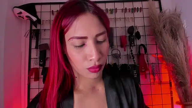 charrlotte quinn online show from 11-18-25, 03:05