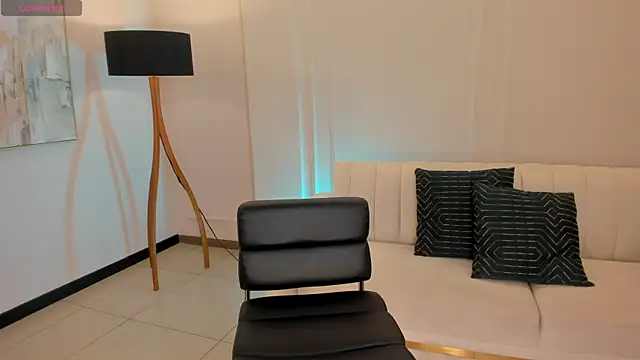 Snapshot of MollySundersX chatting on 03-10-25, 08:01 MollySundersX online show from 03-10-25, 08:01