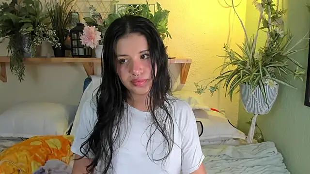 Snapshot of MiaaRose chatting on 01-25-25, 05:29 MiaaRose online show from 01-25-25, 05:29