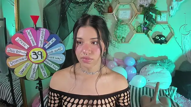 Snapshot of MiaaRose chatting on 02-11-25, 03:29 MiaaRose online show from 02-11-25, 03:29