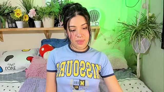 Snapshot of MiaaRose chatting on 10-21-25, 05:46 MiaaRose online show from 10-21-25, 05:46