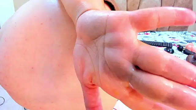 Snapshot of MiiaHot chatting on 01-03-25, 11:12 MiiaHot online show from 01-03-25, 11:12