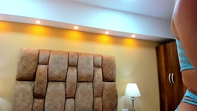 Snapshot of MiiaHot chatting on 09-16-25, 08:54 MiiaHot online show from 09-16-25, 08:54