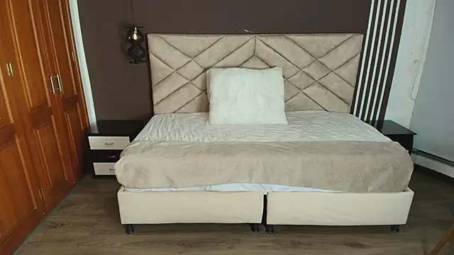 Snapshot of Raquel_jones chatting on 02-05-25, 11:34 Raquel jones online show from 02-05-25, 11:34