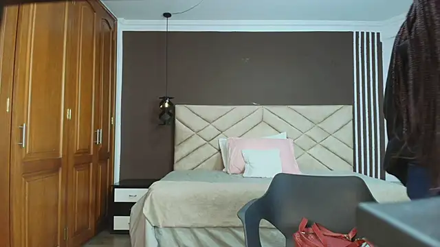 Snapshot of Raquel_jones chatting on 02-19-25, 11:38 Raquel jones online show from 02-19-25, 11:38