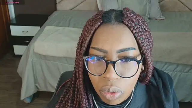 Snapshot of Raquel_jones chatting on 02-21-25, 11:44 Raquel jones online show from 02-21-25, 11:44