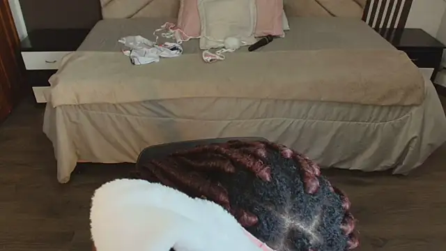 Snapshot of Raquel_jones chatting on 03-09-25, 02:43 Raquel jones online show from 03-09-25, 02:43