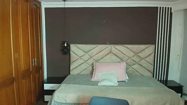 Snapshot of Raquel_jones chatting on 03-11-25, 11:33 Raquel jones online show from 03-11-25, 11:33