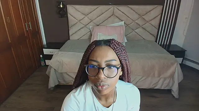 Snapshot of Raquel_jones chatting on 03-14-25, 11:23 Raquel jones online show from 03-14-25, 11:23