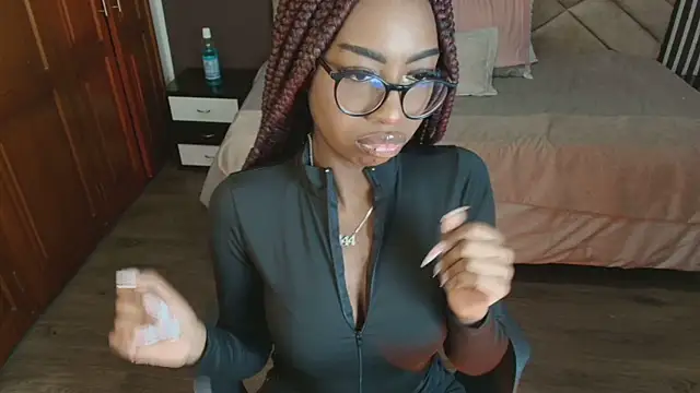 Snapshot of Raquel_jones chatting on 03-15-25, 11:40 Raquel jones online show from 03-15-25, 11:40