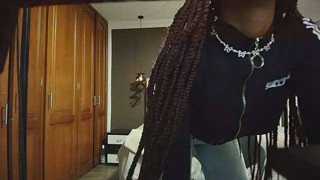 Snapshot of Raquel_jones chatting on 03-18-25, 11:41 Raquel jones online show from 03-18-25, 11:41