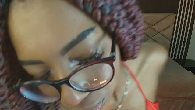 Snapshot of Raquel_jones chatting on 03-19-25, 02:57 Raquel jones online show from 03-19-25, 02:57