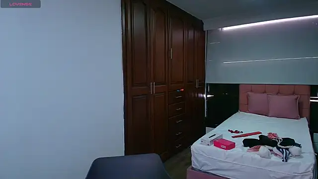 Snapshot of Raquel_jones chatting on 09-10-25, 06:52 Raquel jones online show from 09-10-25, 06:52