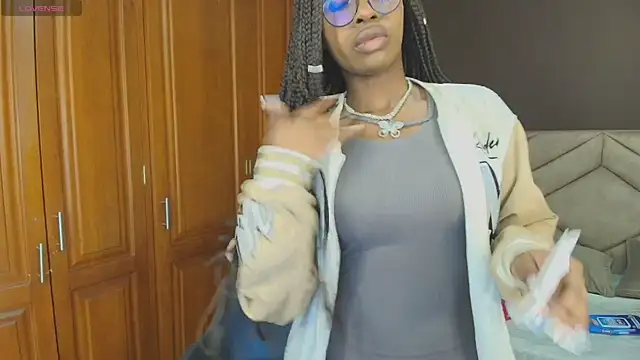 Snapshot of Raquel_jones chatting on 09-14-25, 11:42 Raquel jones online show from 09-14-25, 11:42